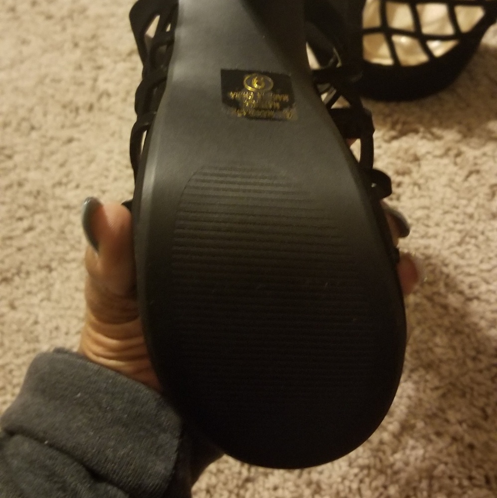 Shoes - Picture 3 of 4